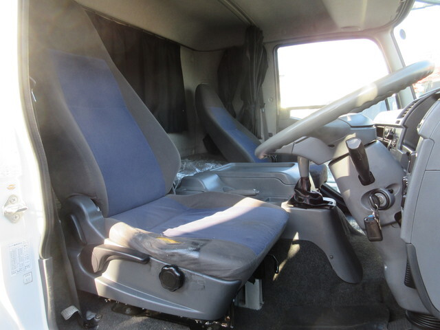 三菱ふそうファイターアルミウイング中型（4t）[写真10]