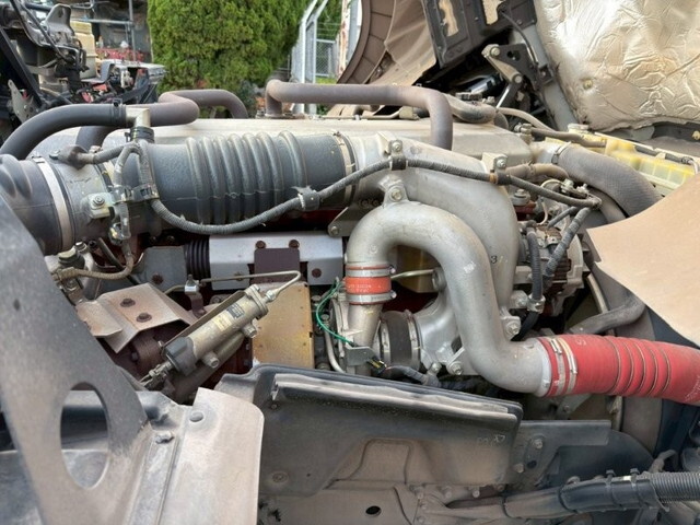 日野プロフィアトレーラーヘッド（トラクターヘッド）大型（10t）[写真17]