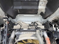 UDトラックスクオントレーラーヘッド（トラクターヘッド）大型（10t）[写真15]