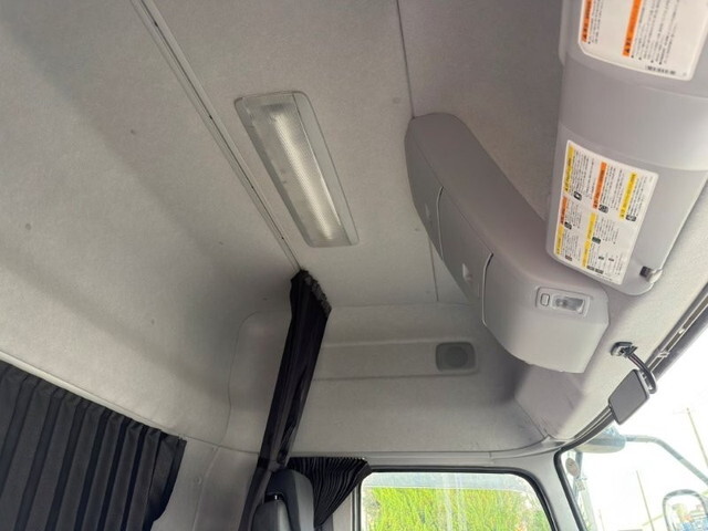 UDトラックスクオントレーラーヘッド（トラクターヘッド）大型（10t）[写真15]