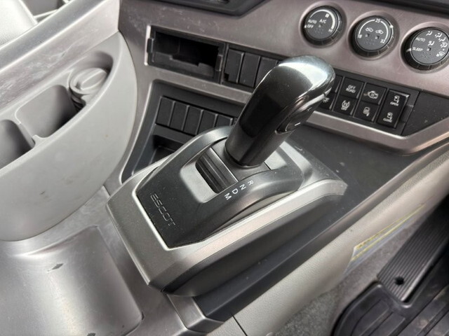 UDトラックスクオントレーラーヘッド（トラクターヘッド）大型（10t）[写真16]