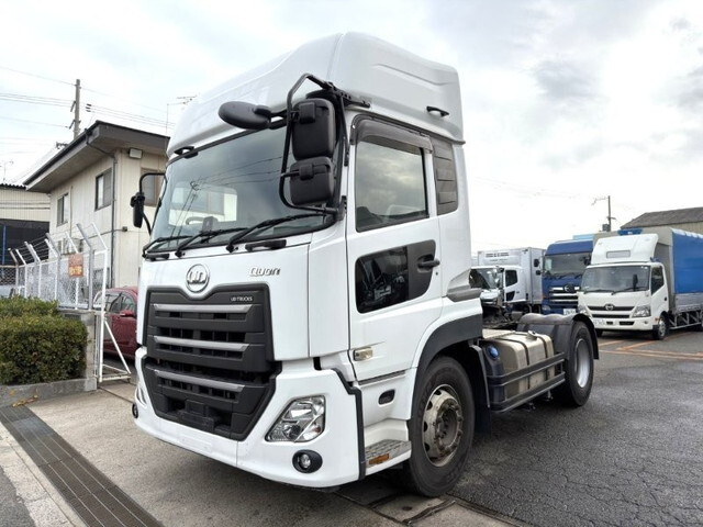 UDトラックスクオントレーラーヘッド（トラクターヘッド）大型（10t）[写真03]