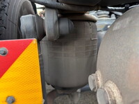 UDトラックスクオントレーラーヘッド（トラクターヘッド）大型（10t）[写真07]