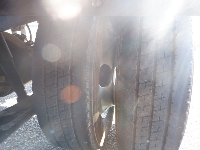 いすゞエルフ平ボディ小型（2t・3t）[写真17]