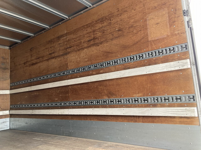 三菱ふそうキャンターアルミバン小型（2t・3t）[写真21]