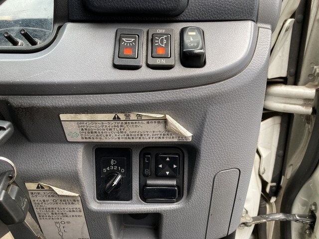 三菱ふそうキャンターアルミバン小型（2t・3t）[写真34]