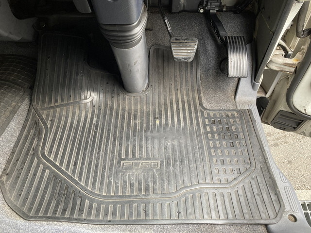 三菱ふそうキャンターアルミバン小型（2t・3t）[写真36]