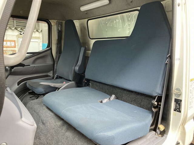 三菱ふそうキャンターアルミバン小型（2t・3t）[写真38]