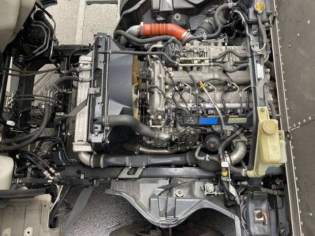 三菱ふそうキャンターアルミバン小型（2t・3t）[写真06]