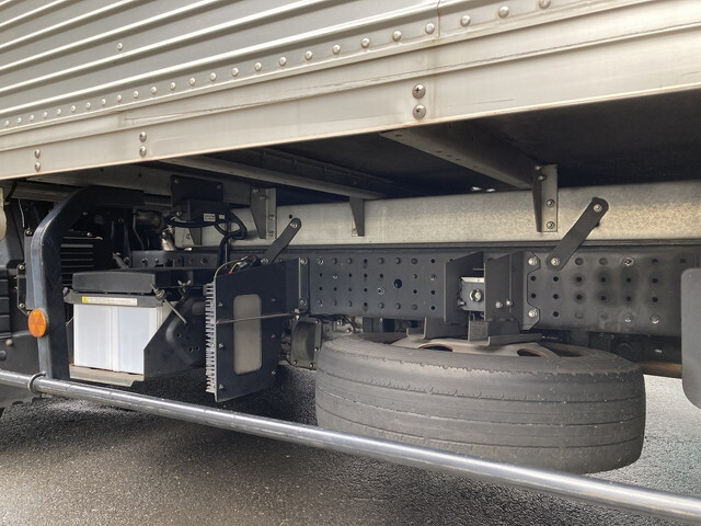 三菱ふそうキャンターアルミバン小型（2t・3t）[写真09]