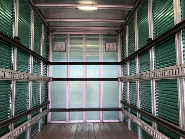 いすゞエルフアルミバン小型（2t・3t）[写真11]