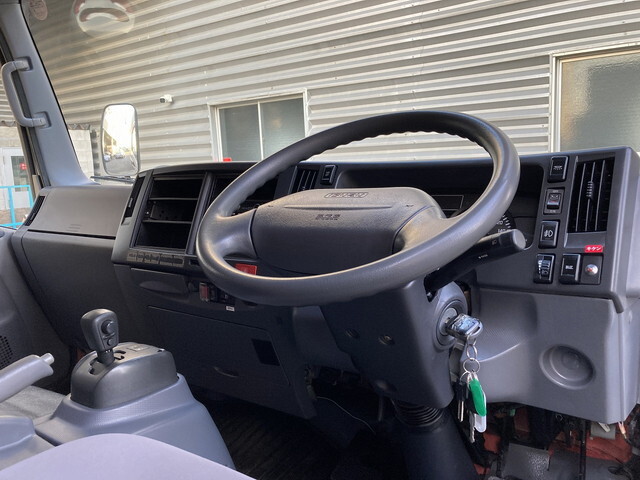 いすゞエルフアルミバン小型（2t・3t）[写真20]