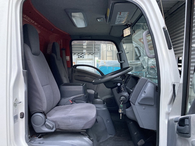 いすゞエルフアルミバン小型（2t・3t）[写真32]