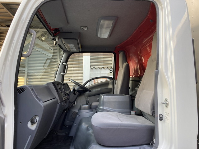 いすゞエルフアルミバン小型（2t・3t）[写真38]