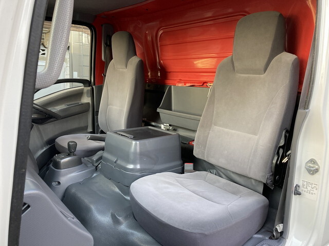 いすゞエルフアルミバン小型（2t・3t）[写真39]