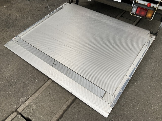 いすゞエルフアルミバン小型（2t・3t）[写真05]