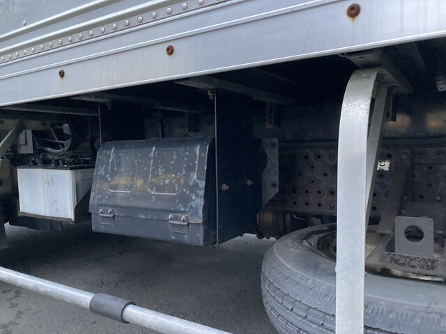 いすゞエルフアルミバン小型（2t・3t）[写真09]