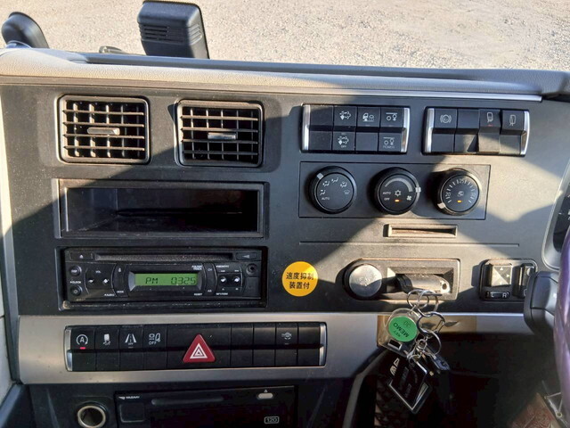 三菱ふそうスーパーグレートアルミブロック大型（10t）[写真32]