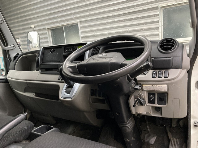 三菱ふそうキャンターパネルバン小型（2t・3t）[写真16]