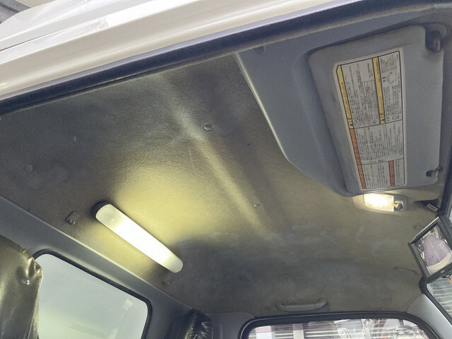 三菱ふそうキャンターパネルバン小型（2t・3t）[写真19]