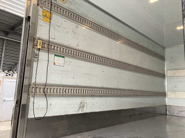 三菱ふそうキャンターパネルバン小型（2t・3t）[写真22]