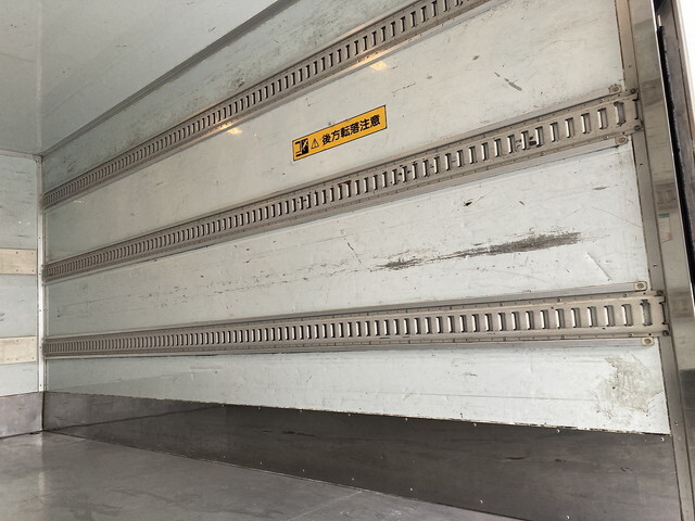 三菱ふそうキャンターパネルバン小型（2t・3t）[写真23]