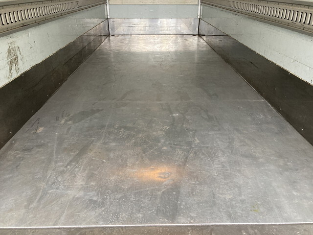 三菱ふそうキャンターパネルバン小型（2t・3t）[写真24]