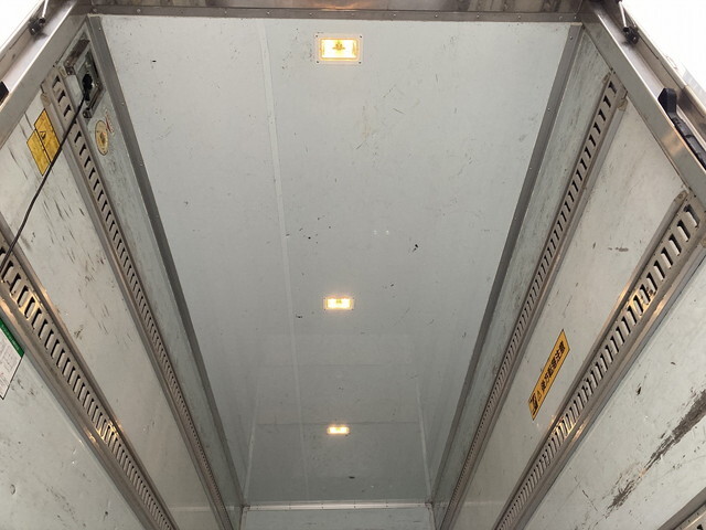 三菱ふそうキャンターパネルバン小型（2t・3t）[写真25]