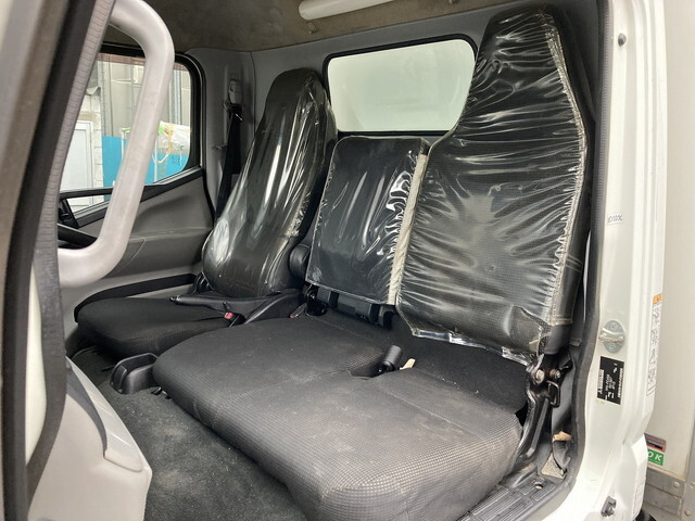 三菱ふそうキャンターパネルバン小型（2t・3t）[写真38]