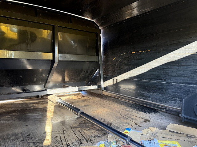 いすゞフォワードパッカー車（塵芥車）増トン（6t・8t）[写真13]