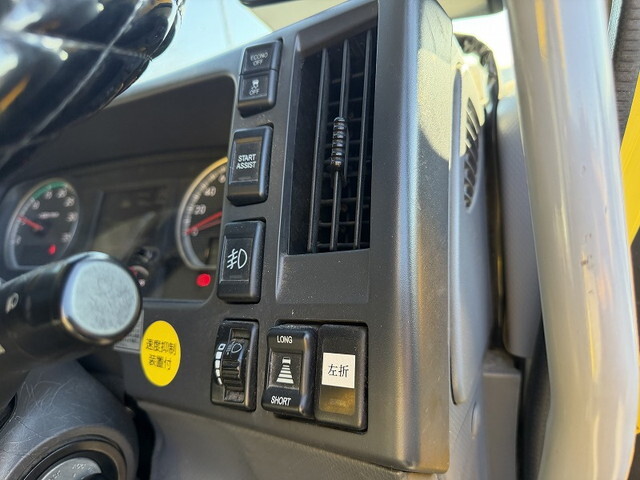 いすゞフォワードパッカー車（塵芥車）増トン（6t・8t）[写真31]