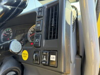 いすゞフォワードパッカー車（塵芥車）増トン（6t・8t）[写真32]