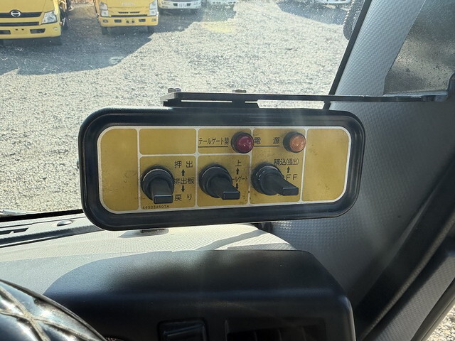 いすゞフォワードパッカー車（塵芥車）増トン（6t・8t）[写真33]