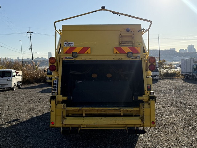 いすゞフォワードパッカー車（塵芥車）増トン（6t・8t）[写真08]