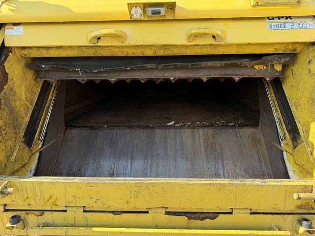 三菱ふそうキャンターパッカー車（塵芥車）小型（2t・3t）[写真09]