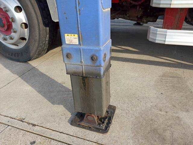 UDトラックスクオンセルフクレーン4段大型（10t）[写真13]