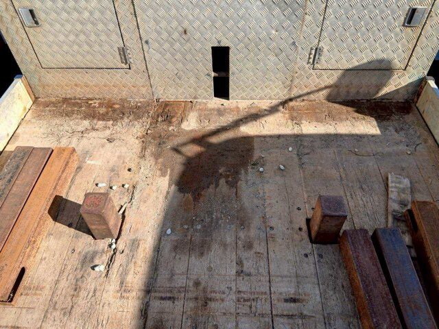 UDトラックスクオンセルフクレーン4段大型（10t）[写真14]