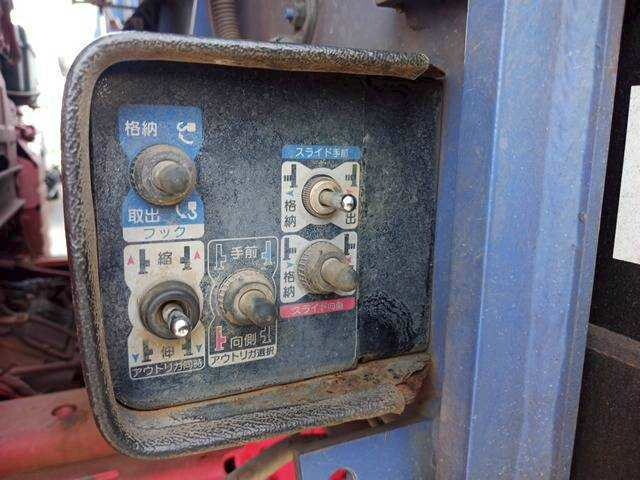 UDトラックスクオンセルフクレーン4段大型（10t）[写真15]