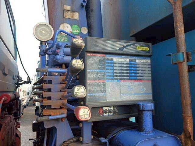 UDトラックスクオンセルフクレーン4段大型（10t）[写真16]