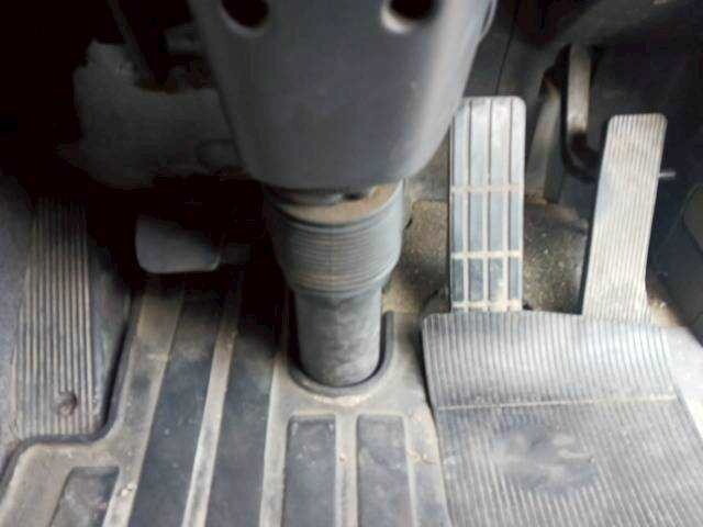 UDトラックスクオンセルフクレーン4段大型（10t）[写真26]