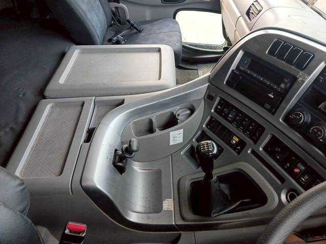 UDトラックスクオンセルフクレーン4段大型（10t）[写真27]