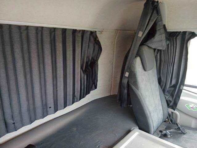 UDトラックスクオンセルフクレーン4段大型（10t）[写真28]