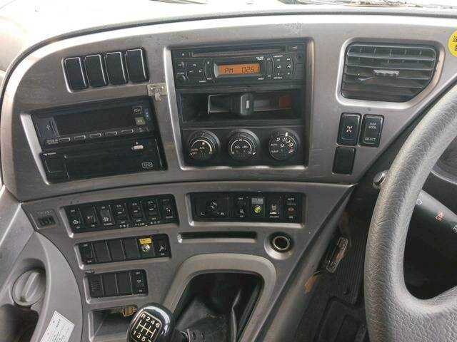 UDトラックスクオンセルフクレーン4段大型（10t）[写真32]