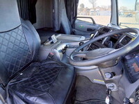 UDトラックスクオンセルフクレーン4段大型（10t）[写真38]