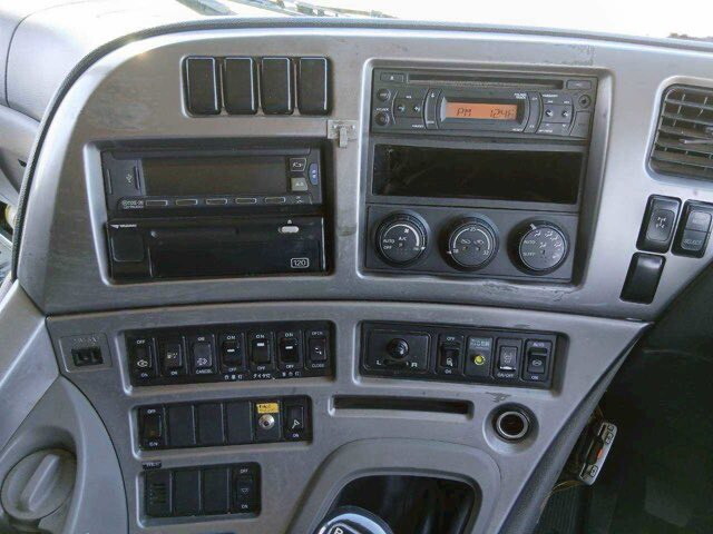 UDトラックスクオンセルフクレーン4段大型（10t）[写真40]