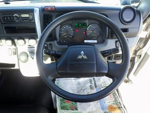 三菱ふそうキャンター平ボディ小型（2t・3t）[写真10]