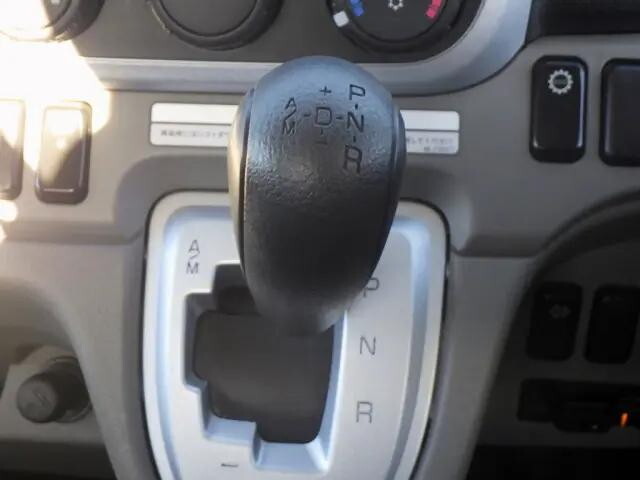 三菱ふそうキャンター平ボディ小型（2t・3t）[写真11]