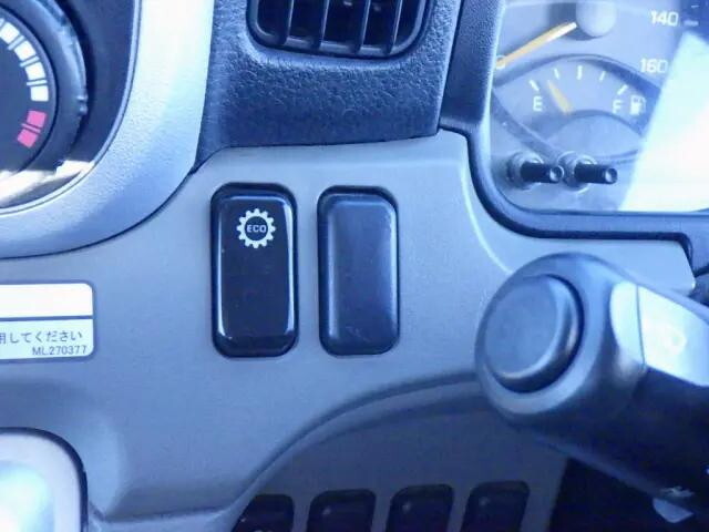 三菱ふそうキャンター平ボディ小型（2t・3t）[写真12]