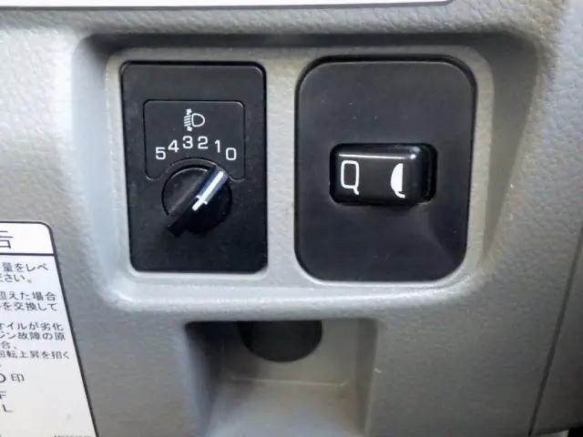 三菱ふそうキャンター平ボディ小型（2t・3t）[写真14]