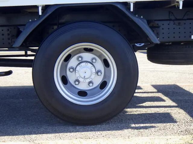 三菱ふそうキャンター平ボディ小型（2t・3t）[写真17]